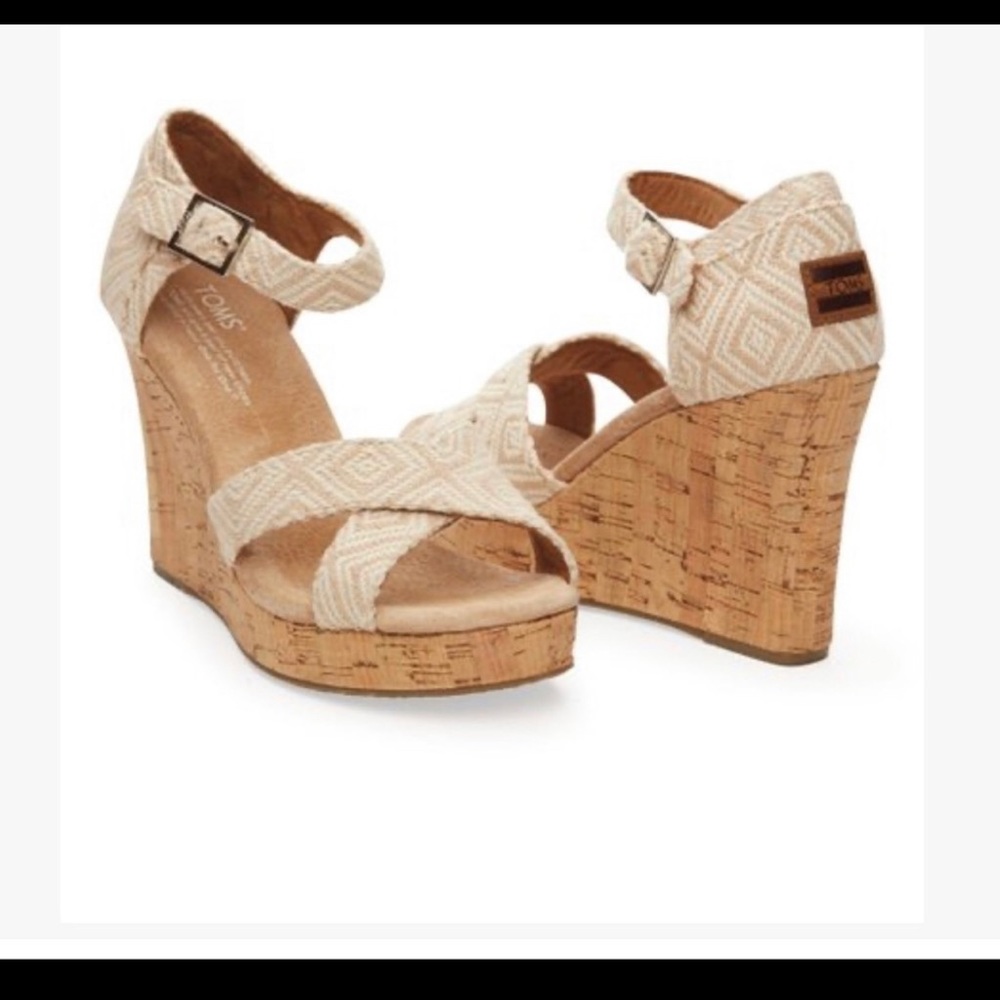 Natural Woven Diamond Strappy Wedge. NWOT